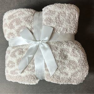 Barefoot Dreams Super soft “In the Wild” BLANKET BRAND NEW
